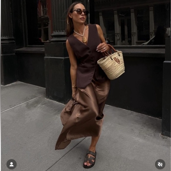 Zara Dresses & Skirts - NWT ZARA BROWN SATIN MIDI SKIRT SIZE XS 
🚨FIRM PRICE